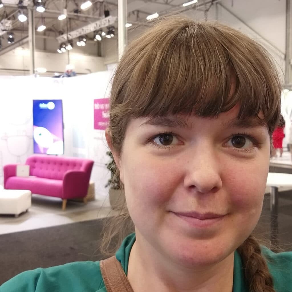 Kerstin Varenius, produktansvarig Bra Miljöval, besöker hud- och kosmetikamässa.