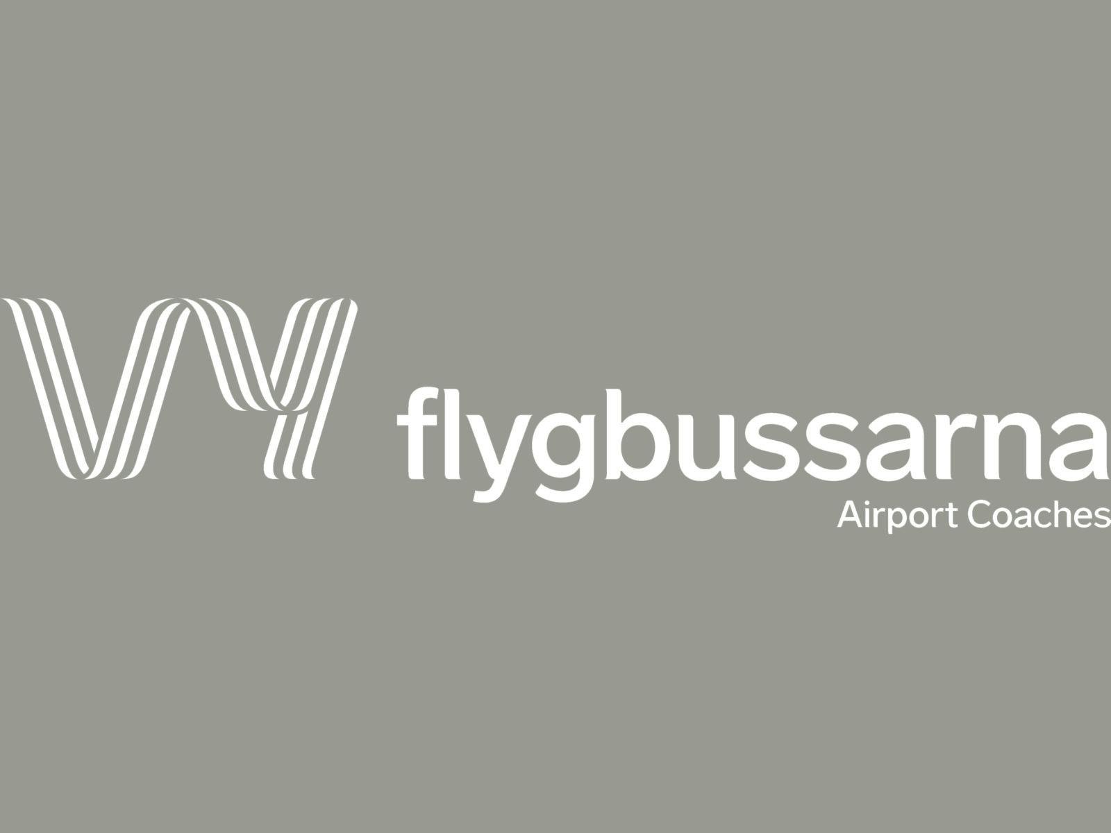 Bilden visar en logotyp med texten "flygbussarna" och undertexten "Airport Coaches". Logotypen består av en stiliserad bokstav "W" som är formad av flera parallella linjer som ger ett tredimensionellt intryck. Bakgrunden är en enfärgad grå nyans. Logotypen representerar ett företag som erbjuder busstransport till och från flygplatser.
